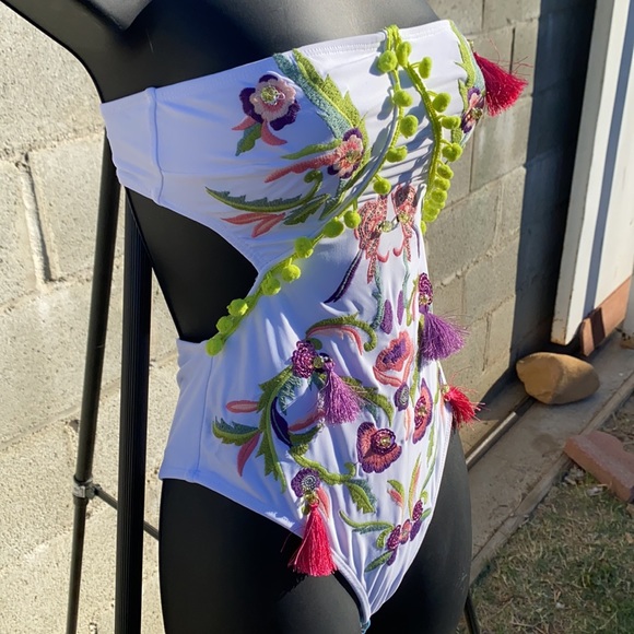 ASOS One Piece Embroidered Tassel Swim Suit Size 4 NWT - Picture 5 of 10